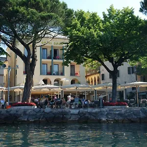 https://hotel-roma-garda.hotelinveneto.com